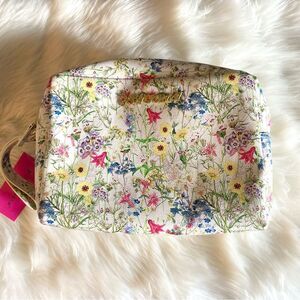 Betsey Johnson Weekender Cosmetic Case Bag Wrist Strap White Yellow Floral NWT